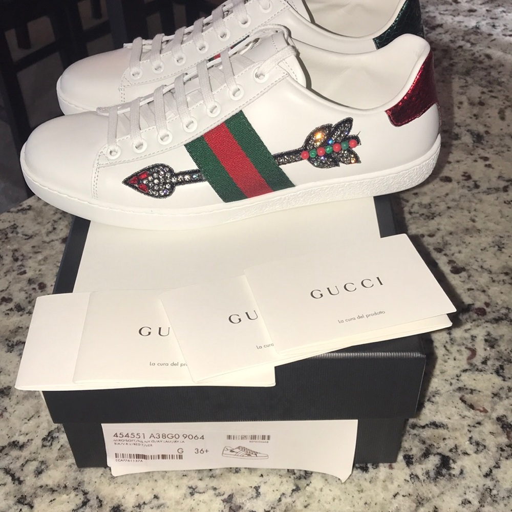 ***SOLD new in box Gucci Ace bleeding arrow 6.5